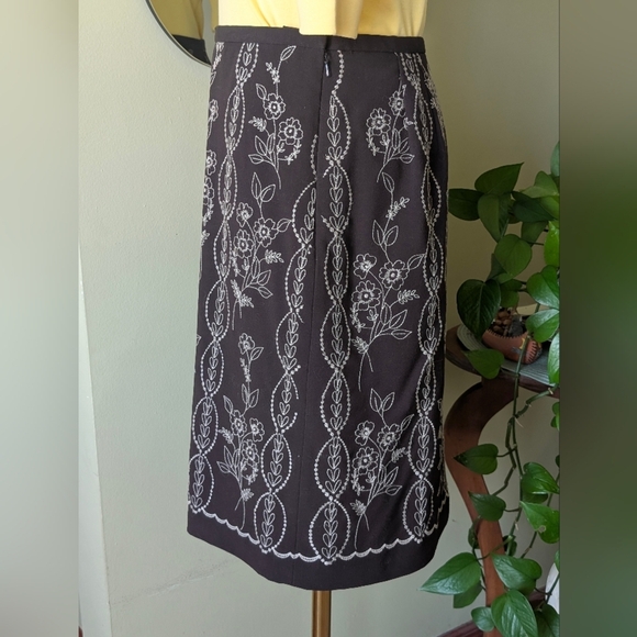Grace Elements Women's Size 6 Brown Embroidered Knee Length Fully Lined Skirt - Picture 8 of 14